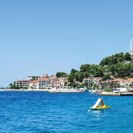 2 Bedroom Amazing In Lägenhet Podgora (Split-Dalmatia)