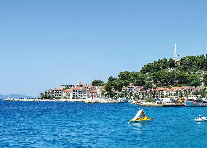 2 Bedroom Amazing In Lägenhet Podgora (Split-Dalmatia)